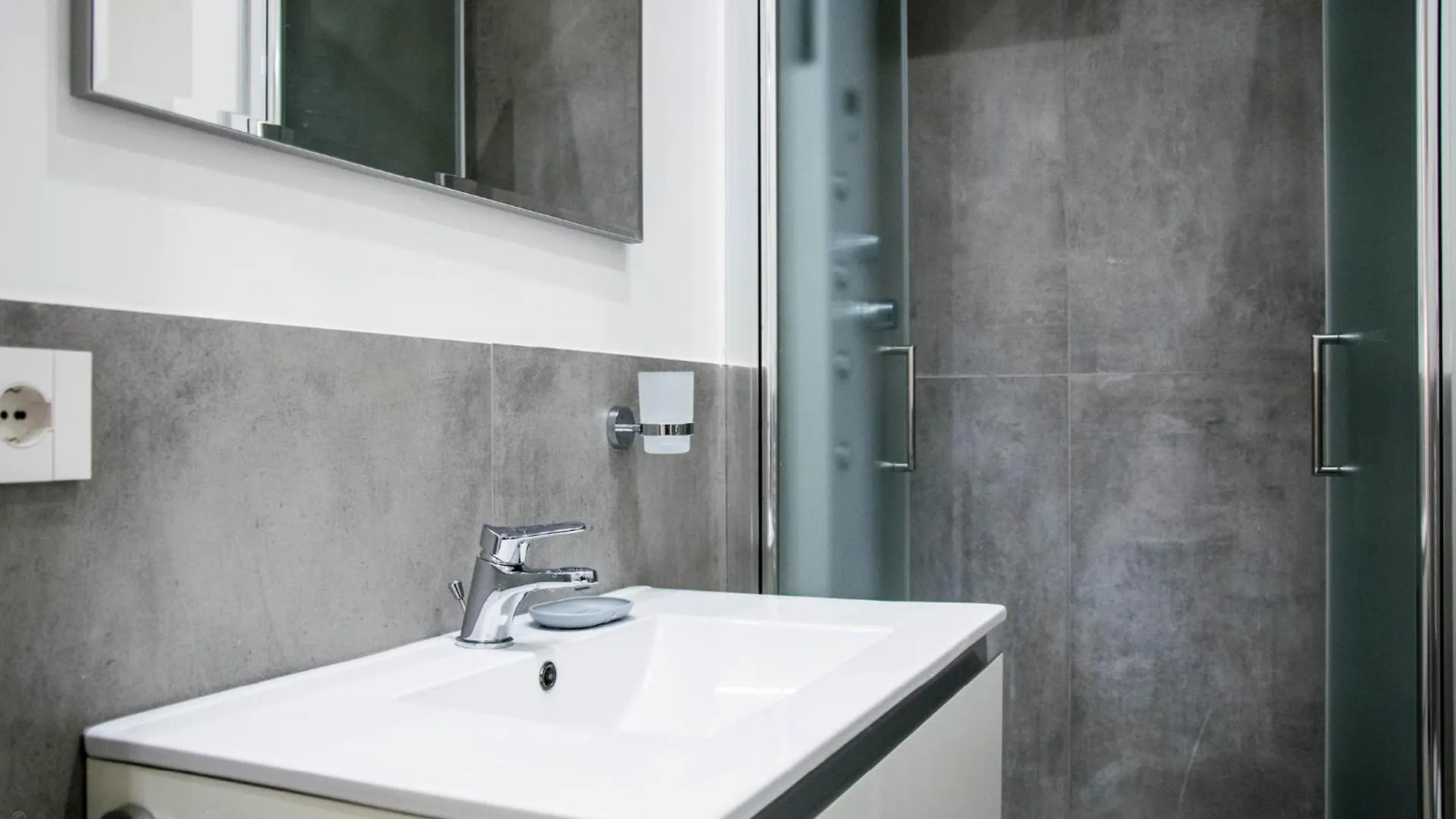 Largo Leopardi Modern Apartment Rome
